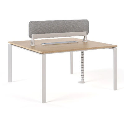 Estação de trabalho dupla de duas pessoas Escritório de pessoal com tela de gerenciamento de cabo Estilo moderno